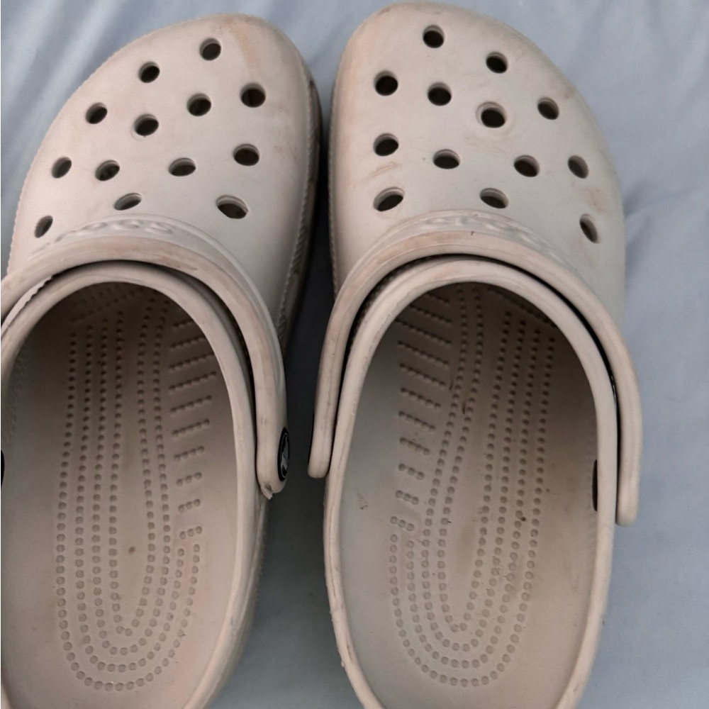 CROCS Cream Mules with Ventilation Holes and Textured Insole